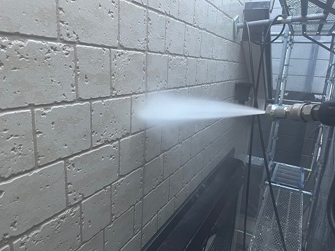 ①高圧洗浄の詳細写真