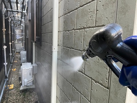 ①高圧洗浄の詳細写真