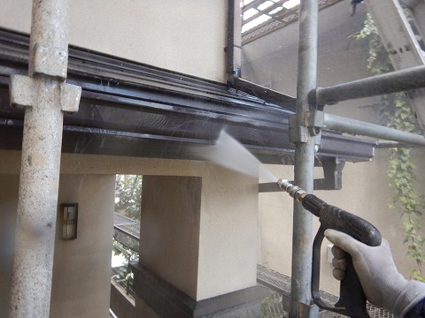 ①高圧洗浄の詳細写真