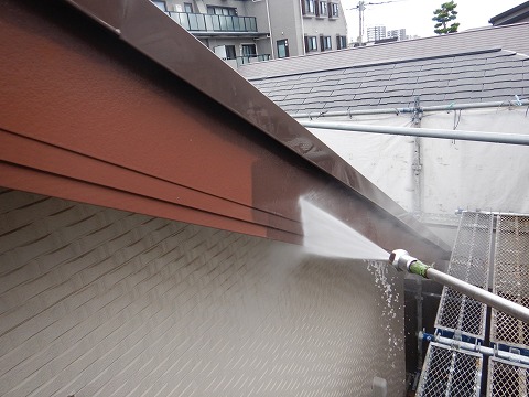 ①高圧洗浄の詳細写真