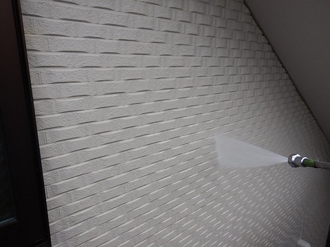 ①高圧洗浄の詳細写真