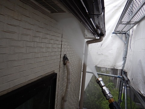 ①高圧洗浄の詳細写真