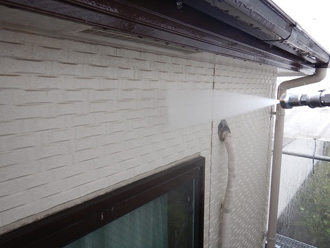 ①高圧洗浄の詳細写真