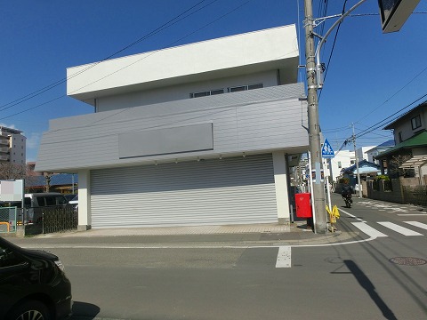 神奈川県大和市　M店舗　外壁塗装、ベージュ×ライトグレー　ヘッドカット