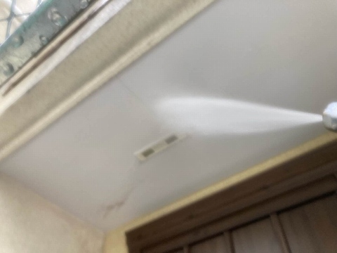 ①高圧洗浄の詳細写真