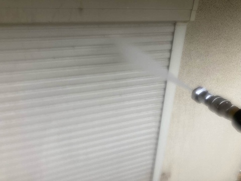 ①高圧洗浄の詳細写真