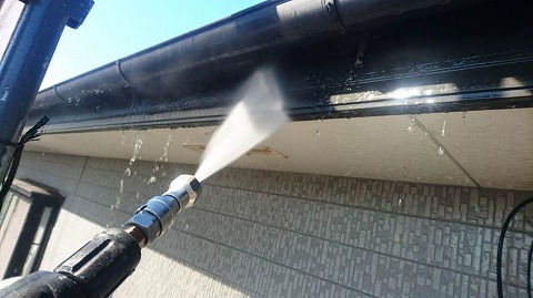 ①高圧洗浄の詳細写真