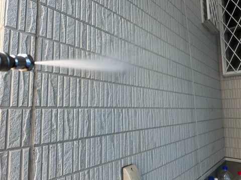 ①高圧洗浄の詳細写真