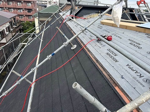 ②屋根材張りの詳細写真