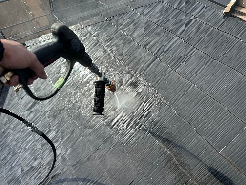 ①高圧洗浄の詳細写真