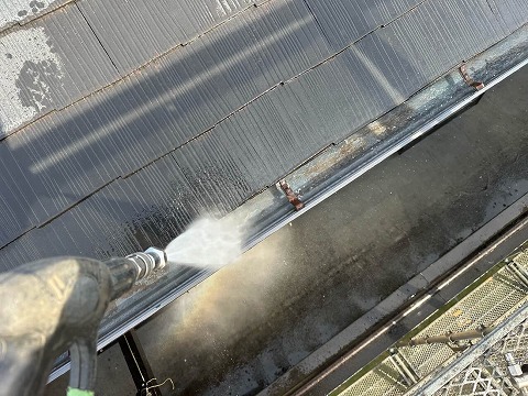 ①高圧洗浄の詳細写真