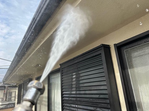 ①高圧洗浄の詳細写真