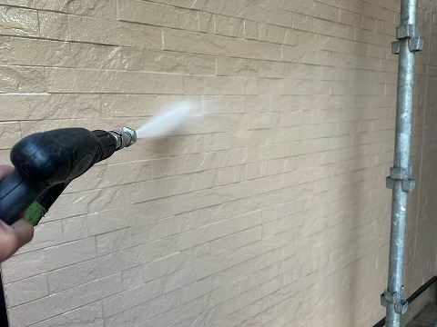 ①高圧洗浄の詳細写真