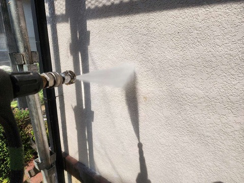 ①高圧洗浄の詳細写真