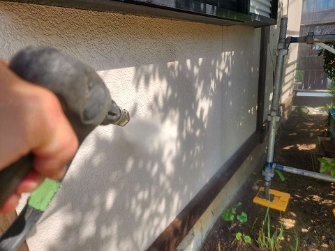 ①高圧洗浄の詳細写真