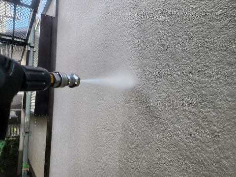 ①高圧洗浄の詳細写真