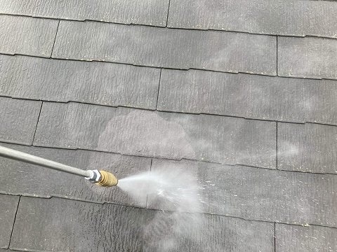 ①高圧洗浄の詳細写真