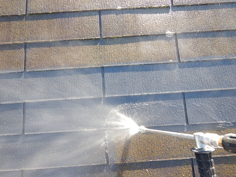 ①高圧洗浄の詳細写真