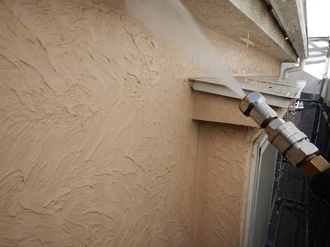 ①高圧洗浄の詳細写真