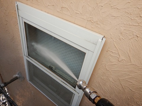 ①高圧洗浄の詳細写真