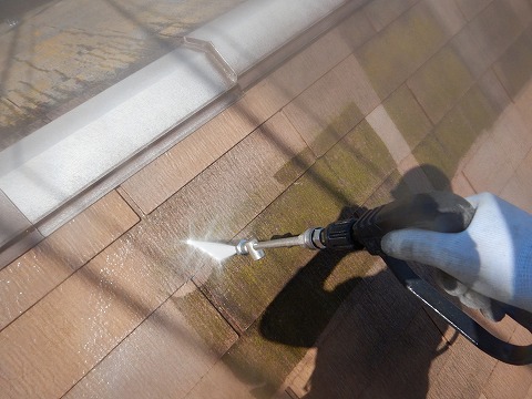 ①高圧洗浄の詳細写真