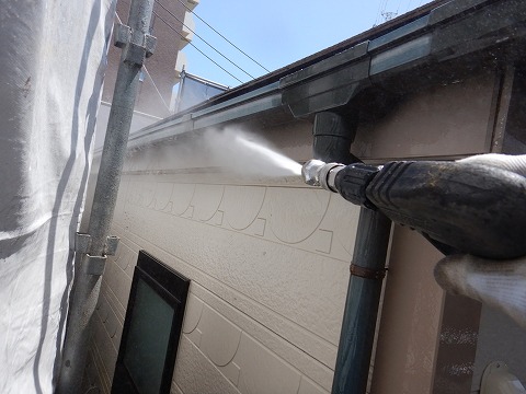 ①高圧洗浄の詳細写真