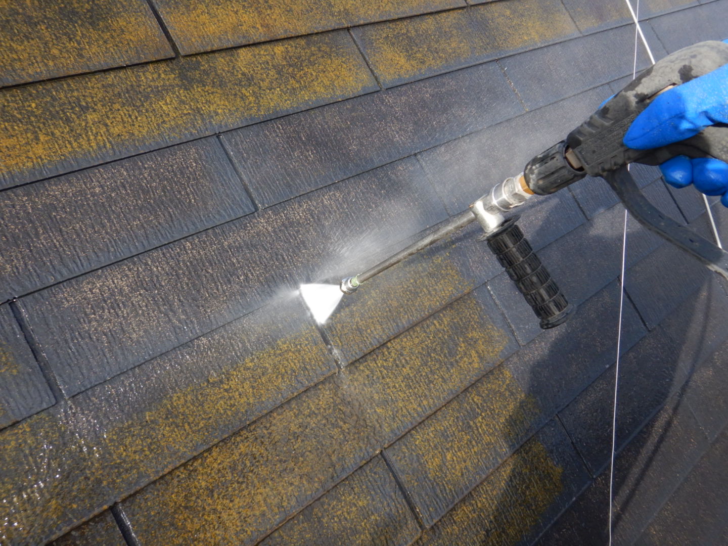 ①高圧洗浄の詳細写真