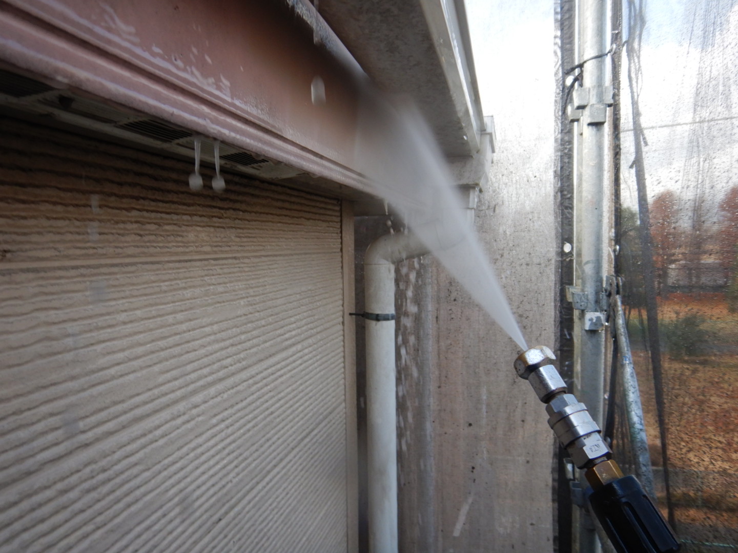 ①高圧洗浄の詳細写真