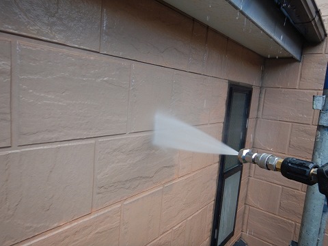 ①高圧洗浄の詳細写真