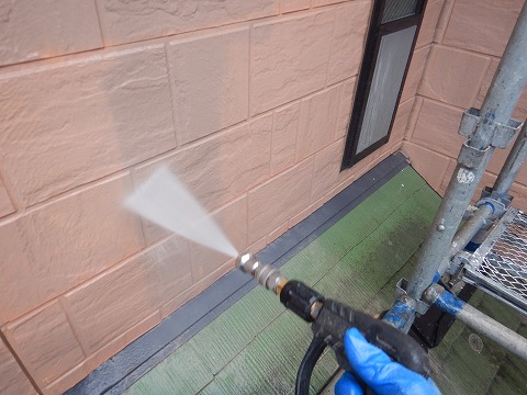 ①高圧洗浄の詳細写真