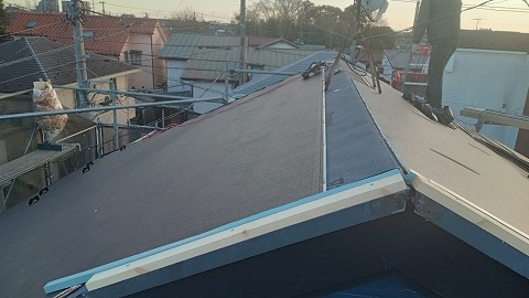 ③屋根材張りの詳細写真