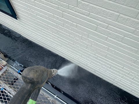 ①高圧洗浄の詳細写真