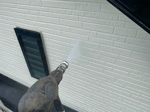 ①高圧洗浄の詳細写真