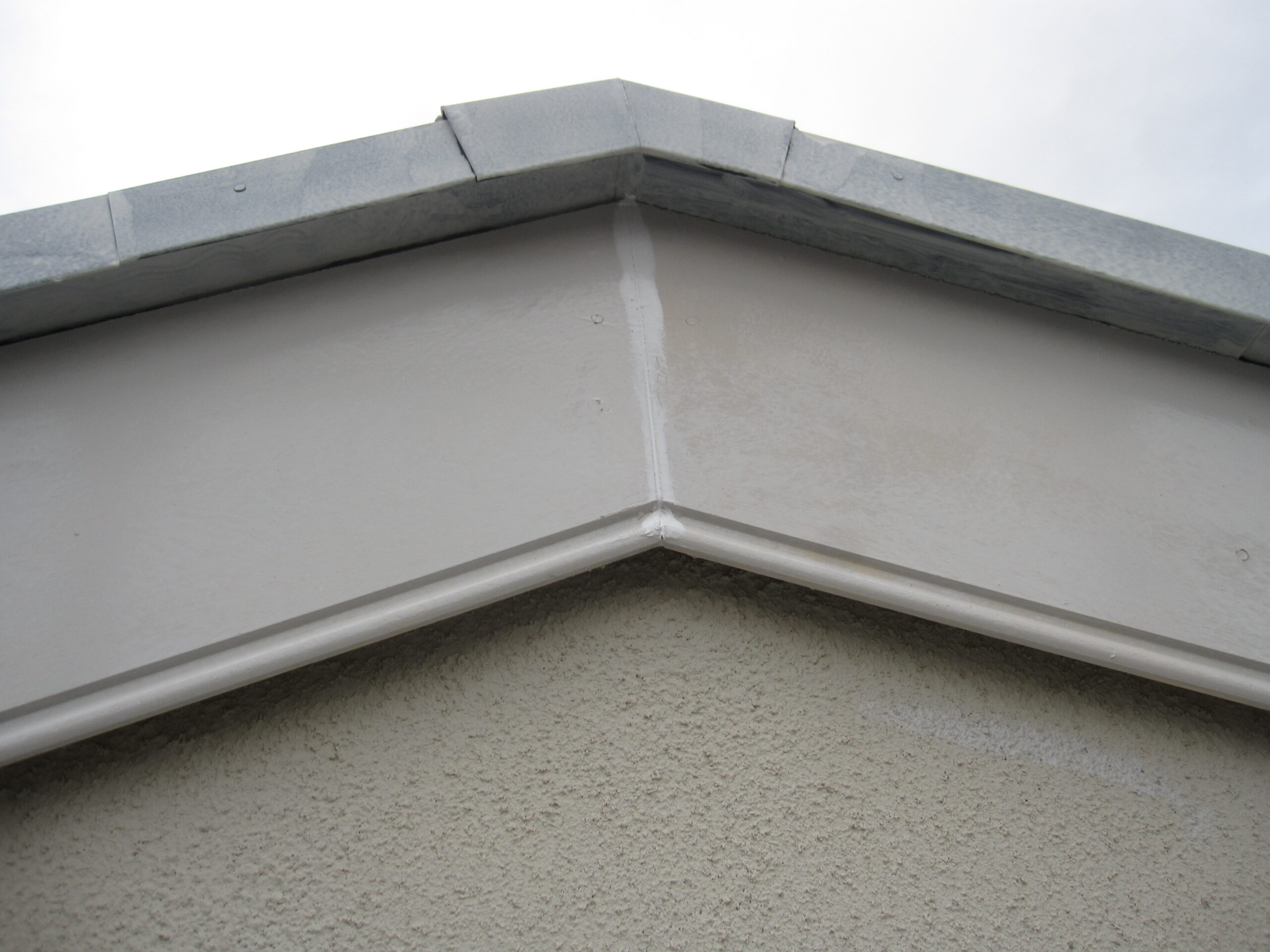 ③破風塗装の詳細写真