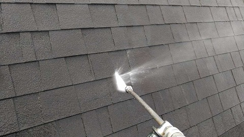 ①高圧洗浄の詳細写真