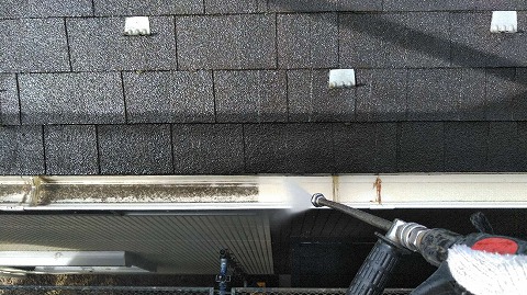 ①高圧洗浄の詳細写真