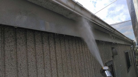 ①高圧洗浄の詳細写真