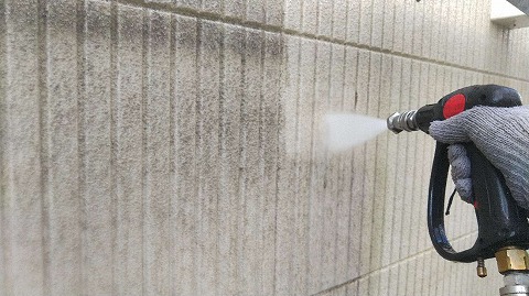 ①高圧洗浄の詳細写真