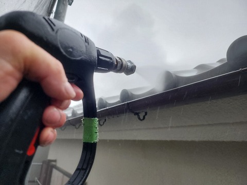 ①高圧洗浄の詳細写真