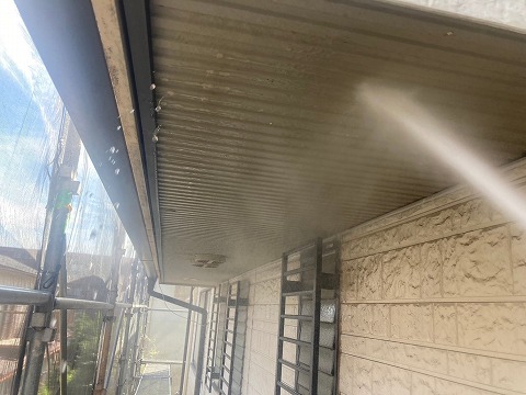 ①高圧洗浄の詳細写真