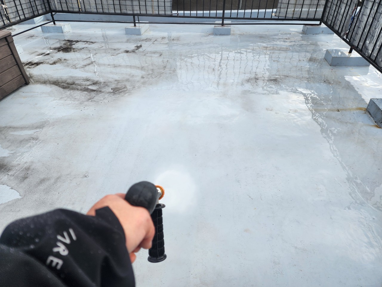 ①高圧洗浄の詳細写真