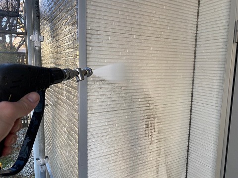 ①高圧洗浄の詳細写真