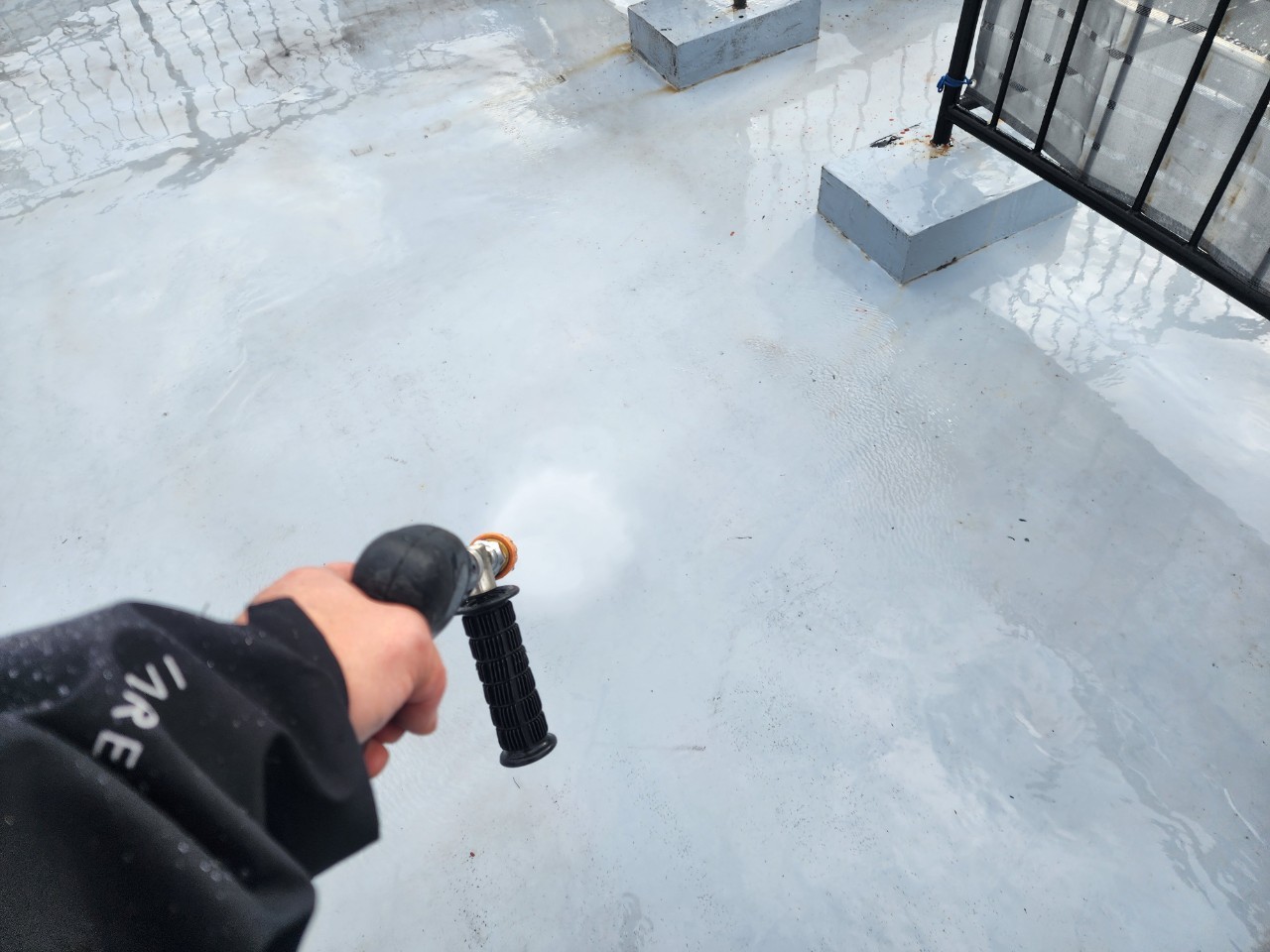 ①高圧洗浄の詳細写真