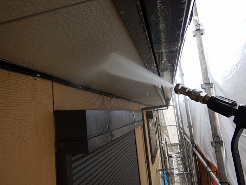 ①高圧洗浄の詳細写真