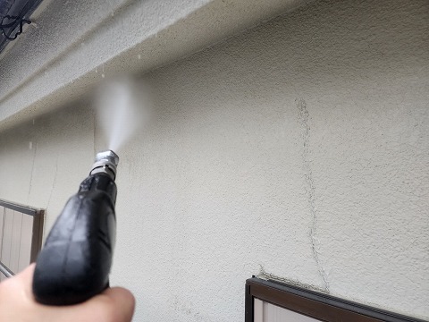 ①高圧洗浄の詳細写真