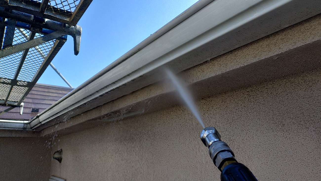 ①高圧洗浄の詳細写真