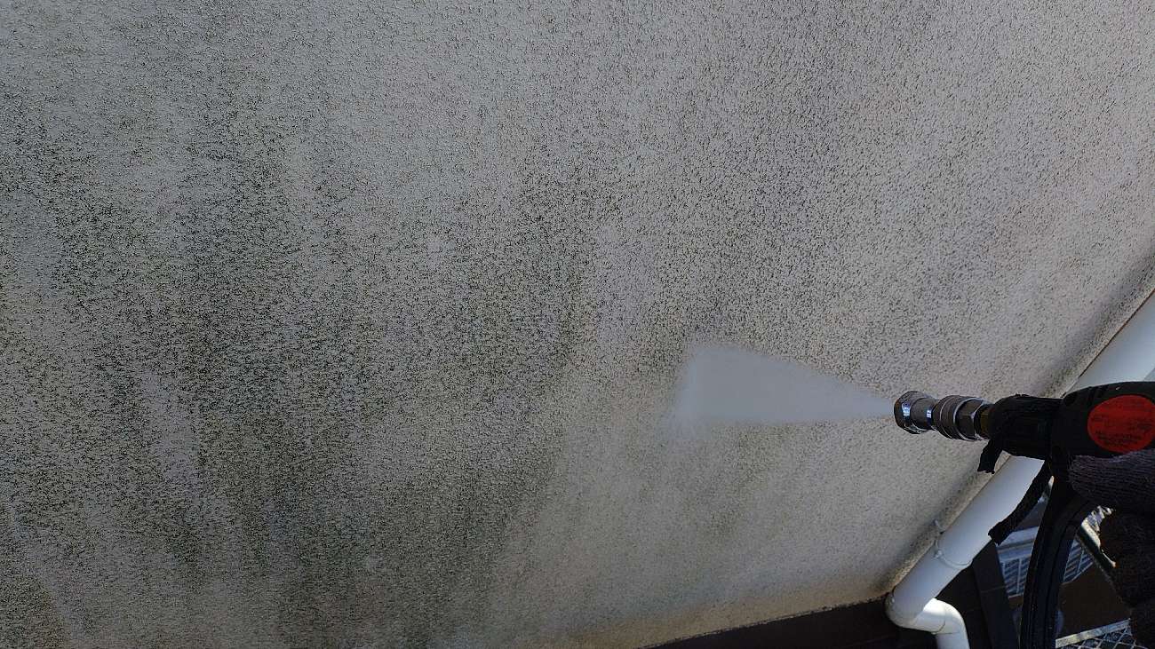 ①高圧洗浄の詳細写真
