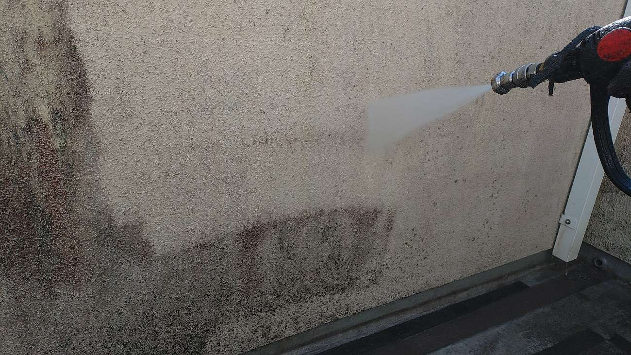 ①高圧洗浄の詳細写真
