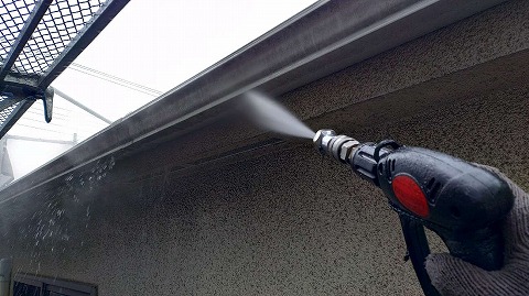 ①高圧洗浄の詳細写真