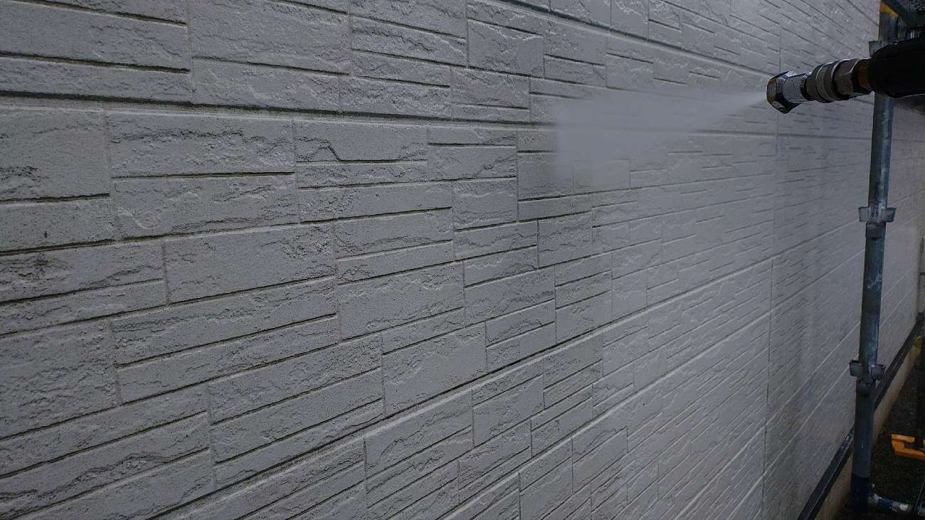 ①高圧洗浄の詳細写真